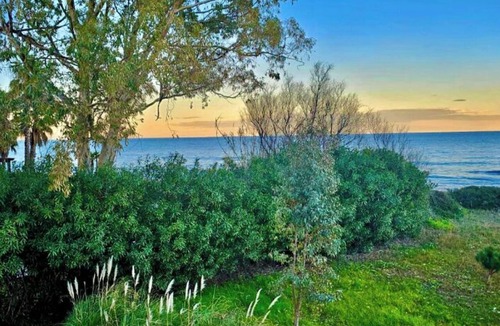 Moriani-Plage Apartment | Studio with ocean view – right on the water Pool & private parking