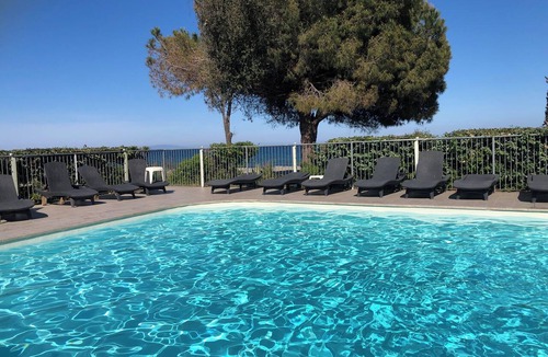 Moriani-Plage Apartment | Studio with ocean view – right on the water Pool & private parking