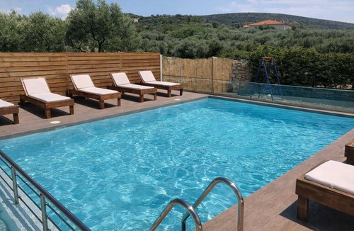 Potos Apartment | Studios River - Potos Poolside Nest w/Garden View
