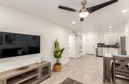 Papago Parkway Apartment | Stunning 2br Furnished Condo Old Town Scottsdale - Pet Friendly | PP322E