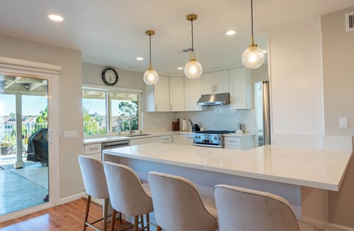 Torrey Highlands House | Stunning 4-Bedroom Coastal Light Retreat In Cool San Diego