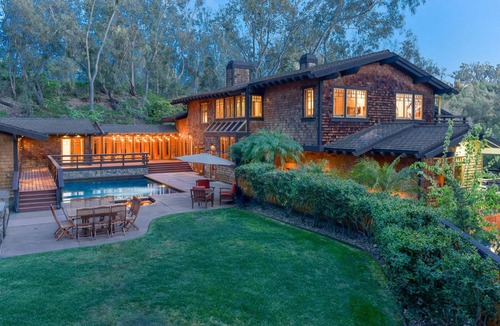 Covenant House | Stunning Family Retreat Near Beach