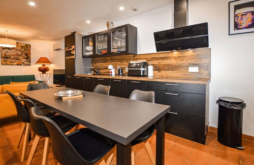 Vero House | Stunning home in Vero with private swimming pool, can be inside or outside