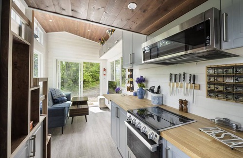 Sagle House | Stunning Lakeview Tiny Home w/Private Hot Tub