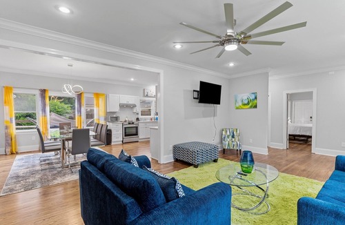 Forest Hills House | Stunning Modern 4 Bedroom House Center of Wilmington-NO cleaning fee!