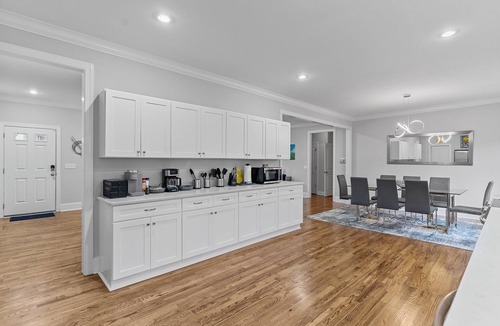 Forest Hills House | Stunning Modern 4 Bedroom House Center of Wilmington-NO cleaning fee!