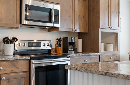 Hurricane Villa | Stunning Oasis Home with Hot Tub 30 day rentals