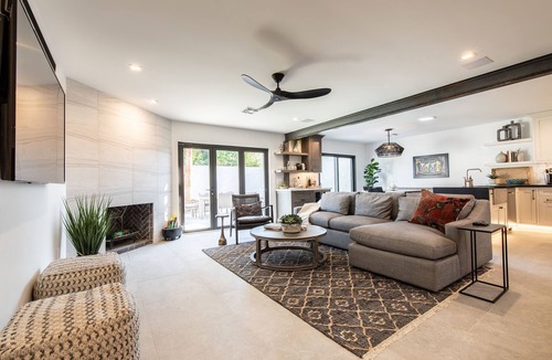 South Scottsdale House | STUNNING RENOVATION! ALL NEW! McCormick Ranch 3 King Beds Garage HTD Pool