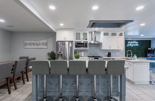Village Grove House | Stunning Scottsdale Remodeled Pool Fire Pit Hot Tub