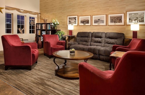 Pullman Hotel | Stunning View of Pullman! Spacious Room w/Free Breakfast, Free Parking, Pool