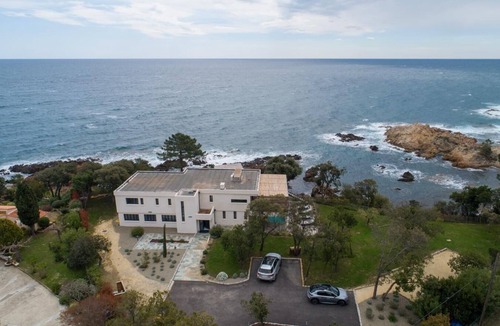 Sari-Solenzara House | Stunning waterfront villa with a private beach in CANELLA