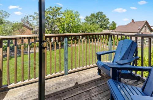 Holy Cross House | Stylish 2-Story Retreat w Balcony & Parking