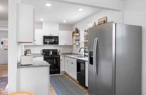 Wilmington House | Stylish 3 BR House: 1 King Bed. Centrally Located!
