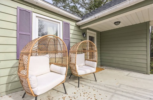 Wilmington House | Stylish 3 BR House: 1 King Bed. Centrally Located!