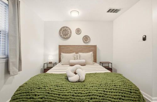Buechel House | Stylish 3BR Expo Hub 8m Away 12m to Downtown Louisville