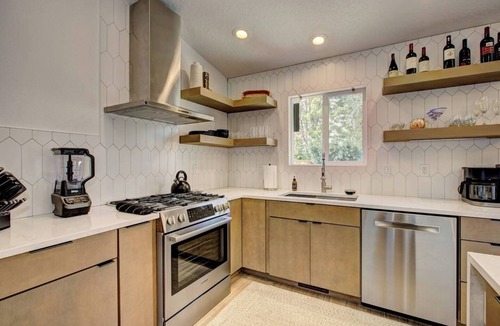 Boise House | Stylish Boise Retreat | King Bed | Heated Floors | Spa Bath | 70" 4K TV