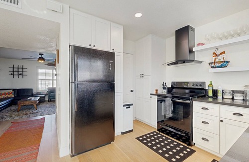 Baristo Condo | Stylish, Dog-Friendly Condo w/Grill, shared Pool and Spa - Close to Downtown