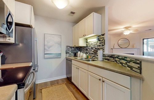 Scanlonville Condo | Stylish dog friendly, ground-floor getaway with pool, washer/dryer, & AC