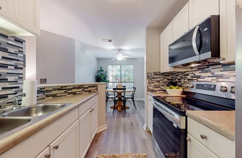 Scanlonville Condo | Stylish dog friendly, ground-floor getaway with pool, washer/dryer, & AC