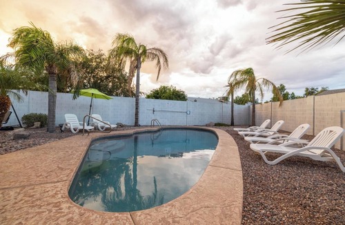 East Mesa House | Stylish: Family Fun in the Sun! 3BR Home with Pool & Patio in Beautiful NE Mesa