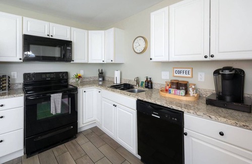 Loveland House | Stylish Family Loveland Home Quiet Yard Dog OK