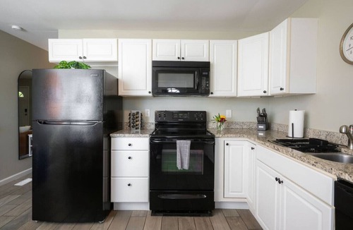 Loveland House | Stylish Family Loveland Home Quiet Yard Dog OK