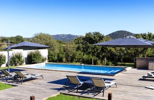 Pianotolli-Caldarello Villa | Stylish Signature Villa with Heated Pool close to the Beach