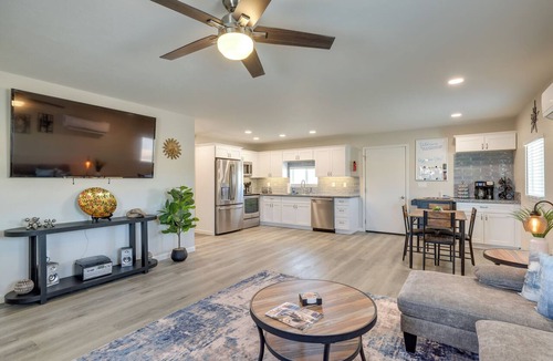 Maricopa Cottage | Stylish Maricopa Cottage w/Mtn Views & Grill!