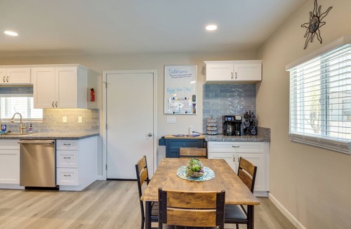 Maricopa Cottage | Stylish Maricopa Cottage w/Mtn Views & Grill!