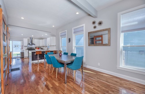 Near Eastside House | Stylish Modern 3-bedroom house Downtown Indianapolis
