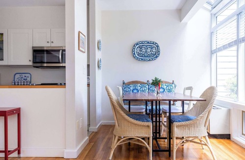 Fifth Ward Condo | Stylish Newport Townhouse Near Cliff Walk & Beach