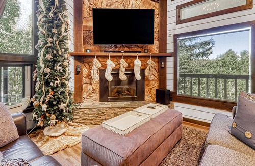 Brian Head Condo | Stylish Ski-in/Ski-out Retreat W/Deck, Fireplace and Gourmet Kitchen!