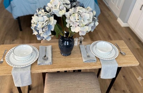 Riviera - Westchester Apartment | Stylish Studio in Oleander Close to Downtown
