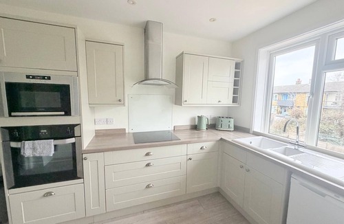 Netley Apartment | Stylish two bedroom, with free parking!