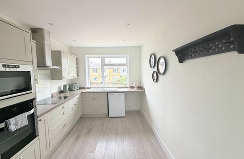 Netley Apartment | Stylish two bedroom, with free parking!