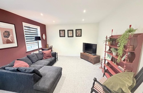 Netley Apartment | Stylish two bedroom, with free parking!