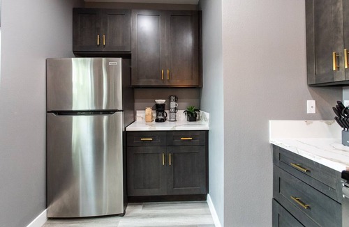 University Heights Apartment | Stylish Urban Retreat – University Heights