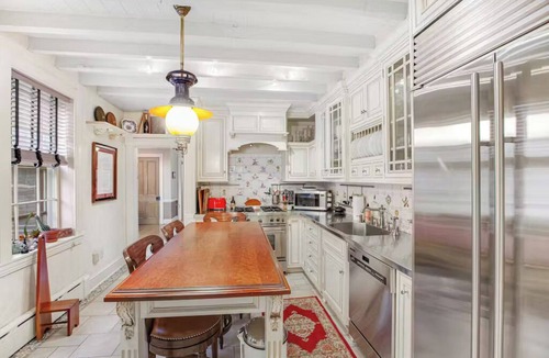 Historic District House | Submariner's Gate - Historic 4-bedroom home in charming Annapolis with parking