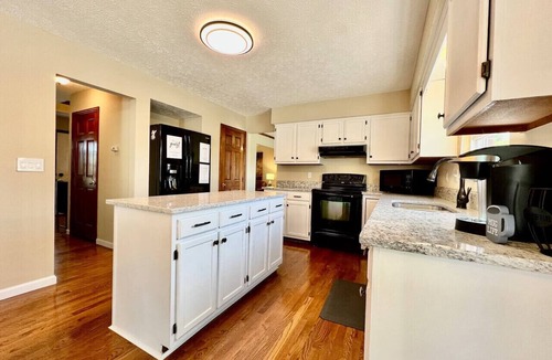 Lindenwald Villa | Suburban paradise in Liberty TWP