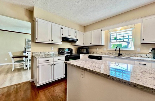 Lindenwald Villa | Suburban paradise in Liberty TWP