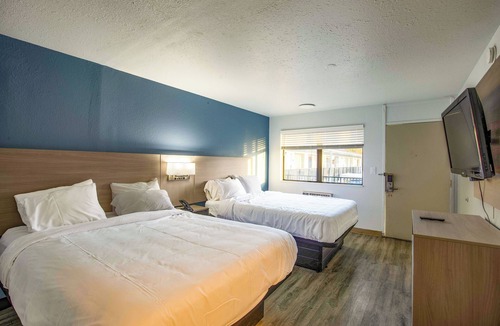 South Bend Hotel | Suburban Studios South Bend Notre Dame Area