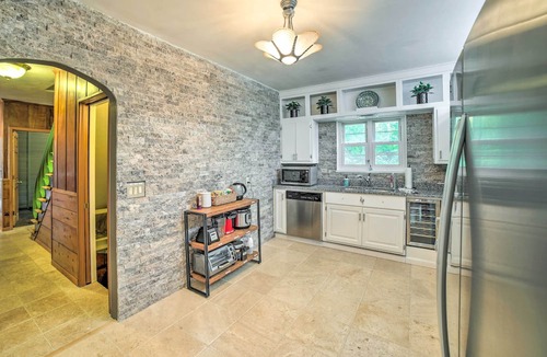 Chesterton Cottage | Sugar Shores ~ 3 Mi to Indiana Dunes Nat'l Park