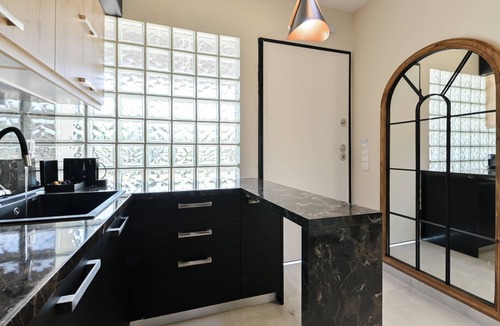 Evgiros Apartment | Suite 3 – Elegant & Serene Hideaway I September15 Suites