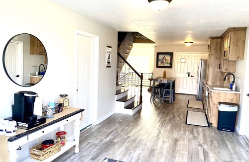 Emery County House | Suite W/Jacuzzi Tub & Queen Bed