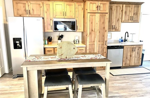 Emery County House | Suite W/Jacuzzi Tub & Queen Bed