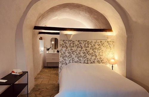 Murato Bed & Breakfast | Suite with garden and pool