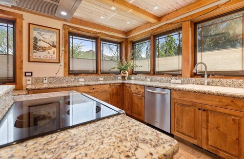Ketchum House | SUMMER DATES ADDED: Rare 4 Bdrm DT Ketchum- Walk to everything!