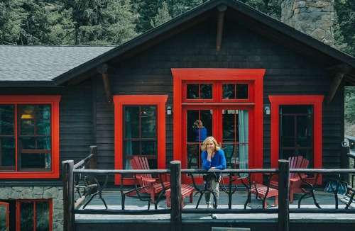 Gallatin Gateway Cabin | Summer Discount on Luxury Riverfront "Yellowstone Cabin"