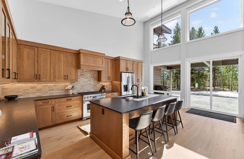 McCall House | Summit House- new home, sleeps 16, quiet neighborhood-, hot tub, pet friendly