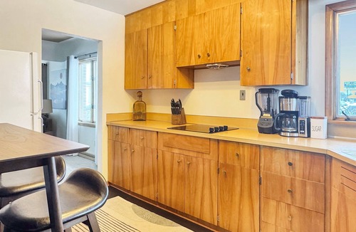 La Crosse House | Sun-Filled Mid-Century | UW Adjacent